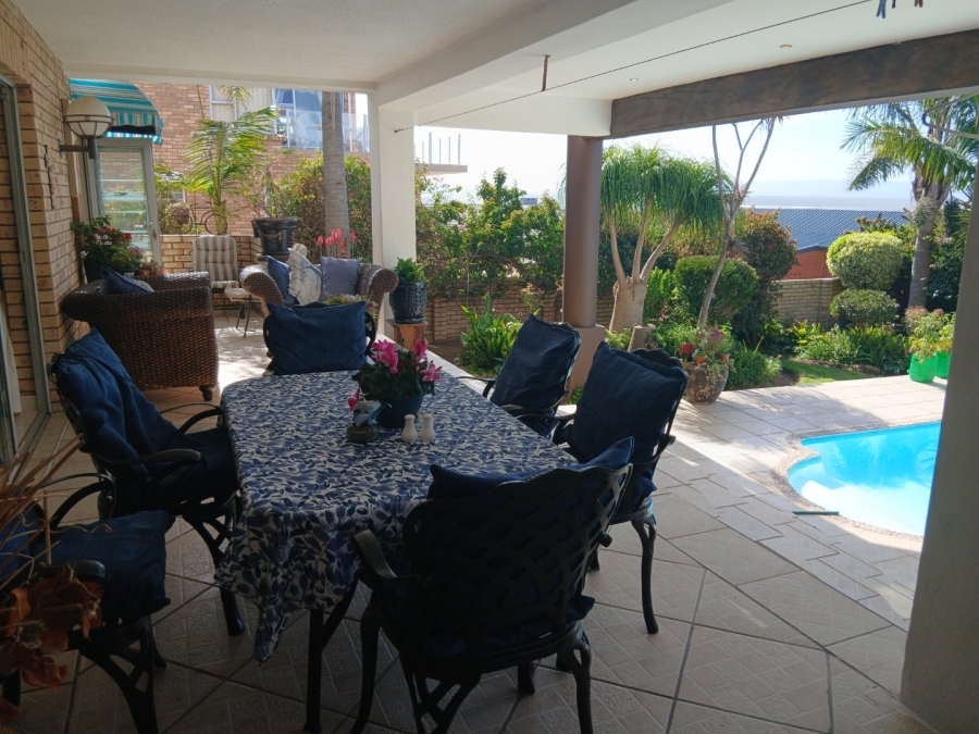 5 Bedroom Property for Sale in Wavecrest Eastern Cape